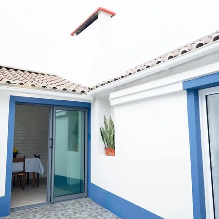 Casa Da Alexandrina Holiday home Algarvia